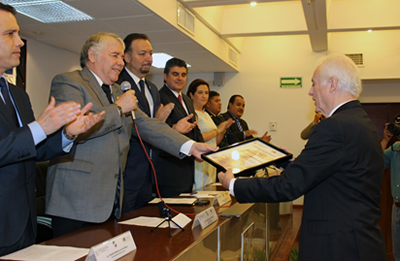 Reconocen trayectoria del Lic. Miguel Ángel Bustamante M.