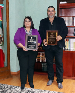 Se otorgan reconocimientos a personas servidoras públicas del año 2023