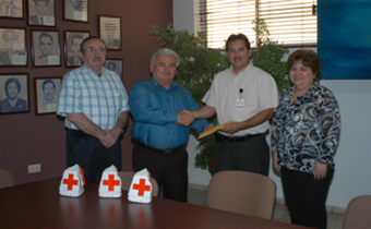 Entregan donativos a la Cruz Roja