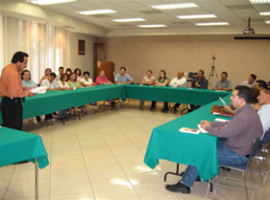 García Correa disertó sobre violencia intrafamiliar