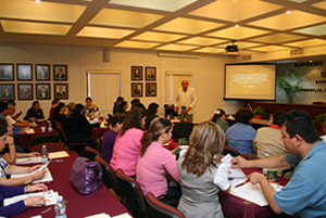Imparte Maestro Ruiz Ruiz curso Comunicación de Excelencia con Programación Neurolingüistíca