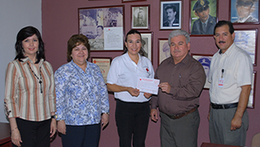 Entregan donativos a la Cruz Roja