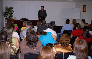 Asiste a curso de Derecho Sustantivo