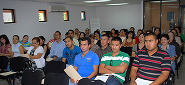 Asiste a conferencias personal del sur del Estado