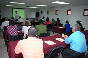Lic. Salvador Guirado imparte Curso de Mediación a personal del Sur del Estado