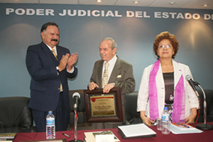 inden homenaje al Lic. Roberto Reynoso Dávila