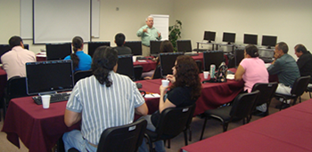 Comunicadores del sur asisten a charla sobre implicaciones jurídicas