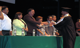 La responsabilidad de ser universitarios implica enfrentar con entereza y lealtad los problemas.