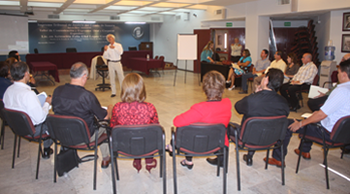 Aprenden del lenguaje corporal para los juicios orales