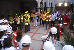 Realizan práctica de evacuación de inmuebles