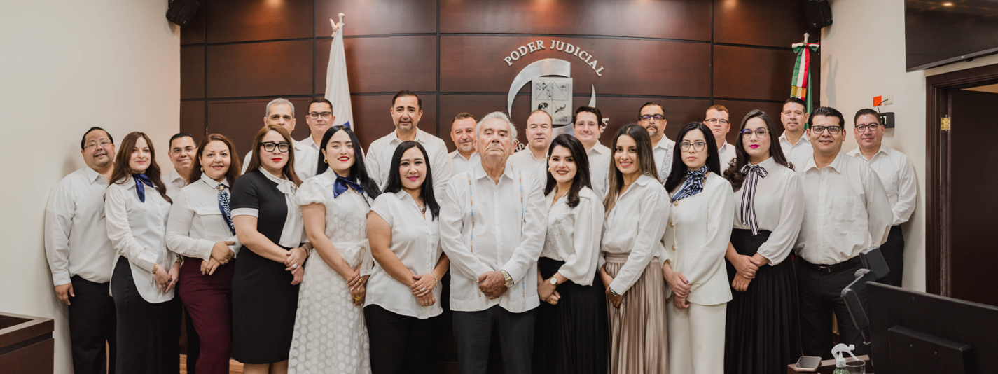 Juezas y Jueces de Oralidad Penal de Hermosillo participan en fotografía conmemorativa