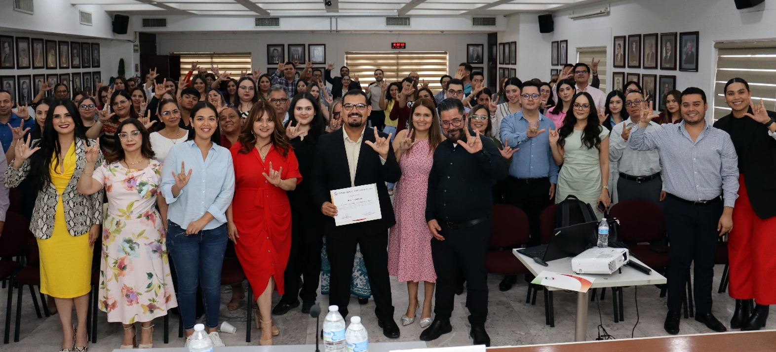 Se realiza conferencia sobre la importancia del uso de la Lengua de Señas Mexicana